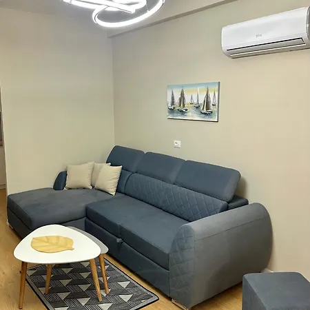 Apartment Via *